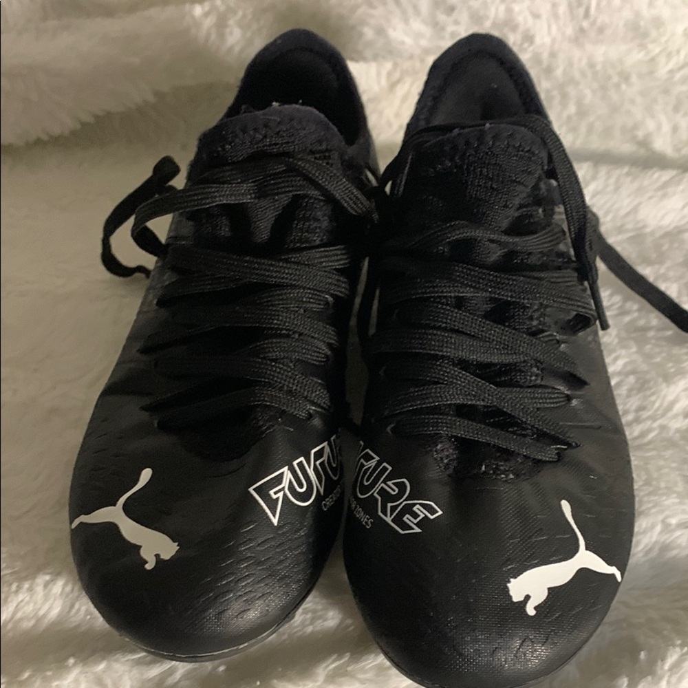 Puma FUTURE Black Cleats with White Logo - Picture 3 of 8
